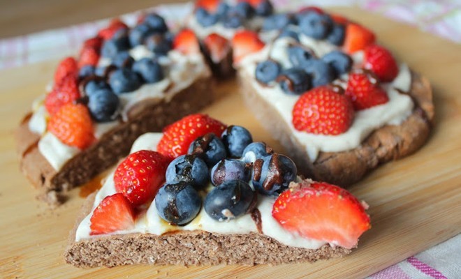 Mint chocolate and berry protein pizza recipe