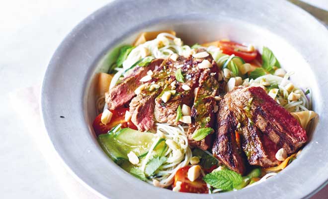 Steak and noodle salad with matcha dressing