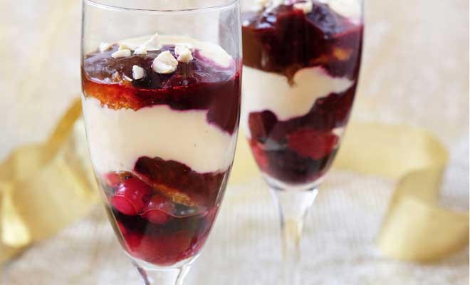Fruity trifles with cashew cream