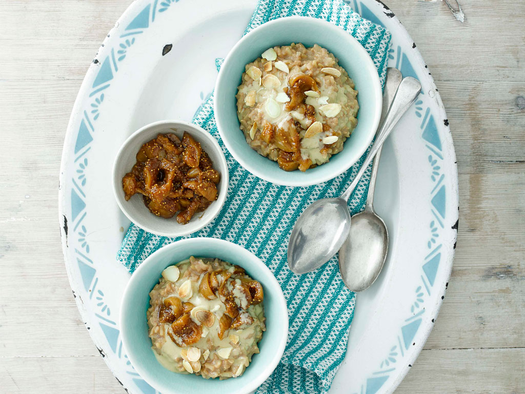 Brown rice pudding with fig compote